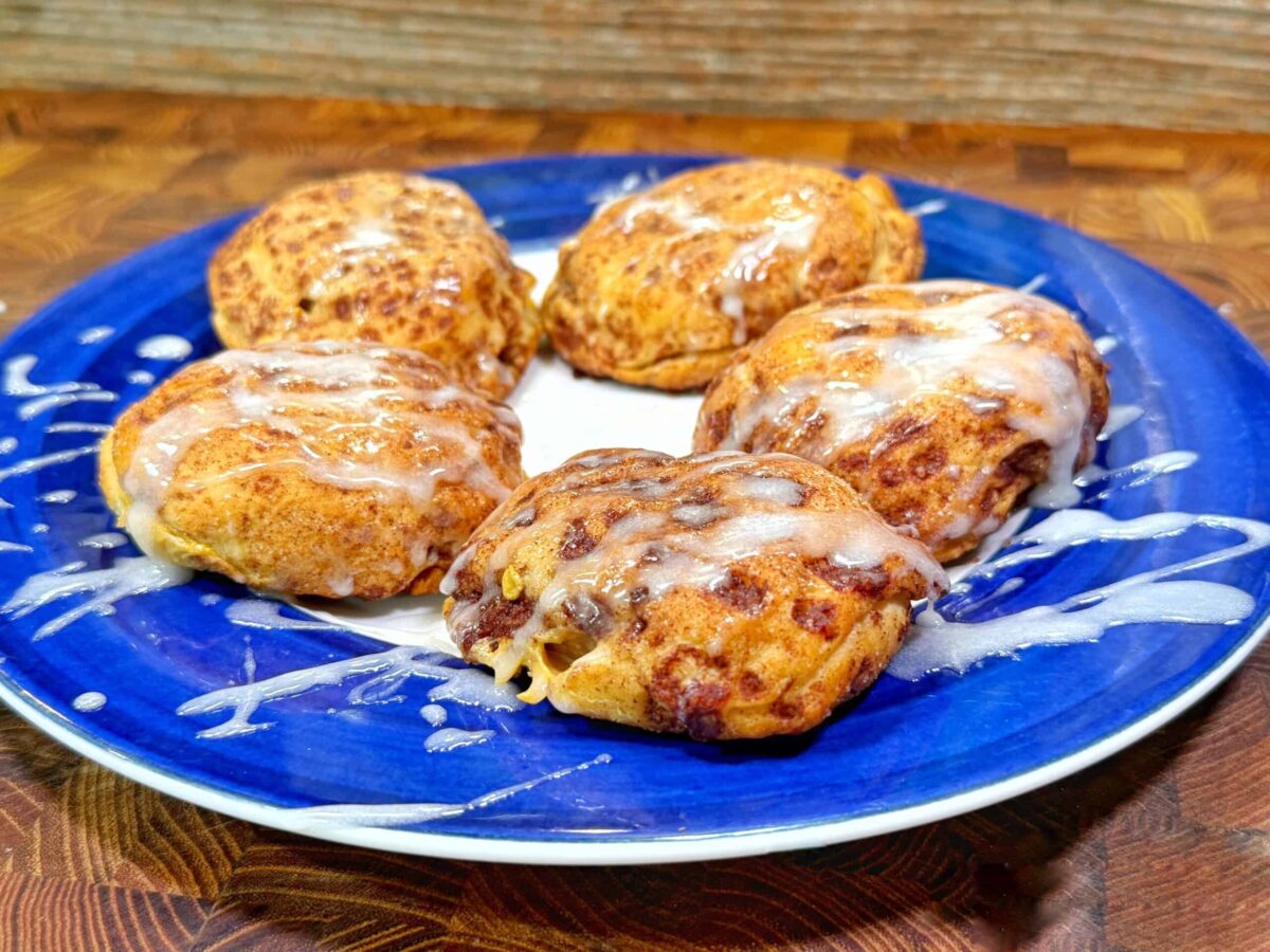 Cinnamon Roll Breakfast Bombs – Easy Breakfast Recipe